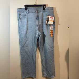 Wrangler mens 40 X 30 Flex‎ relaxed Fit Jeans NWT light denim color